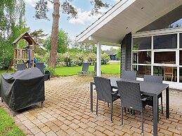 10 Person Holiday Home in Vaeggerlose
