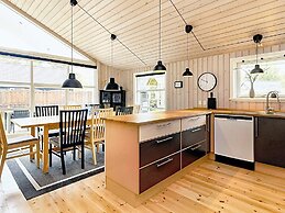 10 Person Holiday Home in Vaeggerlose