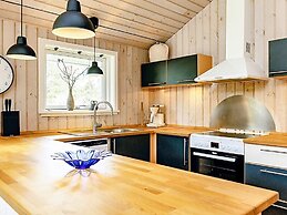 10 Person Holiday Home in Vaeggerlose