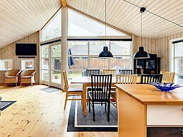 10 Person Holiday Home in Vaeggerlose