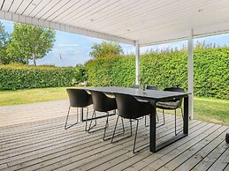 Renovated Waterfront Retreat-by Traum