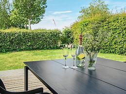 Renovated Waterfront Retreat-by Traum