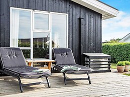 Renovated Waterfront Retreat-by Traum