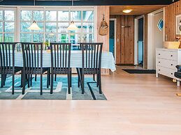 Cozy Cottage by the Sea-by Traum