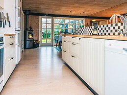 Cozy Cottage by the Sea-by Traum