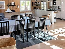 Cozy Cottage by the Sea-by Traum