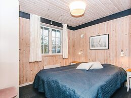 Cozy Cottage by the Sea-by Traum