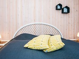 Cozy Cottage by the Sea-by Traum