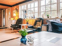 Cozy Cottage by the Sea-by Traum