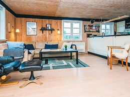 Cozy Cottage by the Sea-by Traum