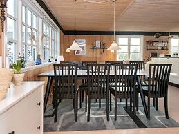 Cozy Cottage by the Sea-by Traum