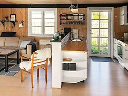 Cozy Cottage by the Sea-by Traum