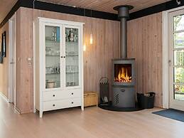 Cozy Cottage by the Sea-by Traum