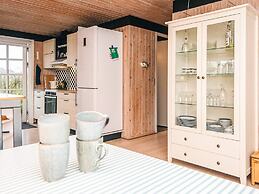 Cozy Cottage by the Sea-by Traum