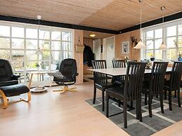 Cozy Cottage by the Sea-by Traum