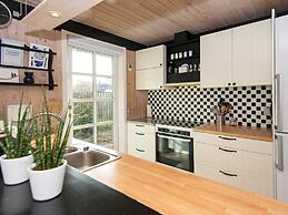 Cozy Cottage by the Sea-by Traum