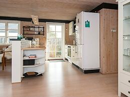 Cozy Cottage by the Sea-by Traum