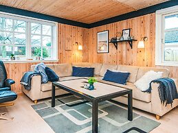 Cozy Cottage by the Sea-by Traum