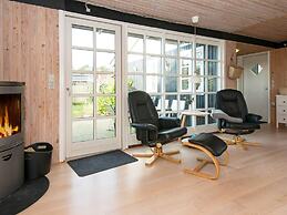 Cozy Cottage by the Sea-by Traum