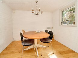 6 Person Holiday Home in Follenslev