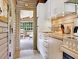 Cozy Log Cabin Retreat-by Traum