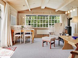 Cozy Log Cabin Retreat-by Traum