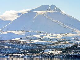 10 Person Holiday Home in Lyngseidet