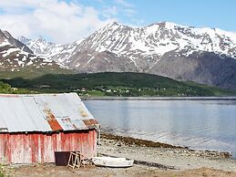 10 Person Holiday Home in Lyngseidet