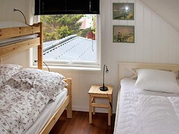 10 Person Holiday Home in Lyngseidet