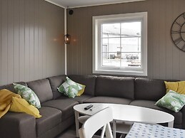 6 Person Holiday Home in Oksvoll