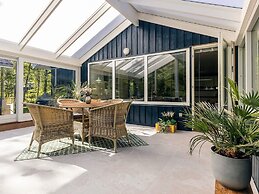 Tranquil Oasis With Sauna and Whirlpool-by Traum