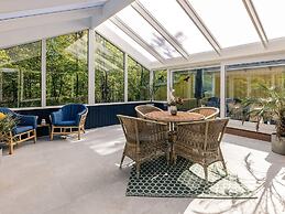 Tranquil Oasis With Sauna and Whirlpool-by Traum