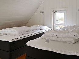 6 Person Holiday Home in Urangsvag
