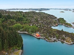 6 Person Holiday Home in Urangsvag