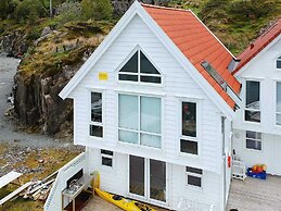 6 Person Holiday Home in Urangsvag