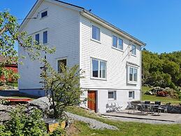 8 Person Holiday Home in Skiftun
