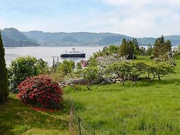 8 Person Holiday Home in Skiftun