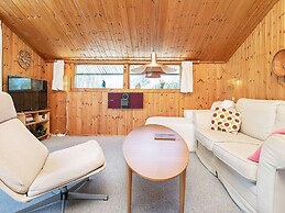 Vintage Holiday Home in Jutland near Child Friendly Beach
