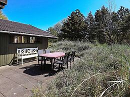 Vintage Holiday Home in Jutland near Child Friendly Beach