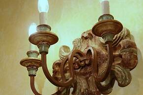 Casa del Vescovo Authentic 1600's apt with Stunning Garden and Rooftop