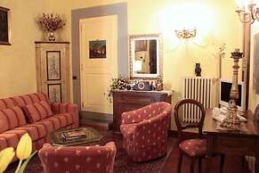 Casa del Vescovo Authentic 1600's apt with Stunning Garden and Rooftop