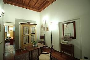 Casa del Vescovo Authentic 1600's apt with Stunning Garden and Rooftop