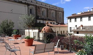 Casa del Vescovo Authentic 1600's apt with Stunning Garden and Rooftop