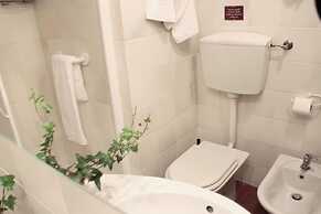 Casa del Vescovo Authentic 1600's apt with Stunning Garden and Rooftop