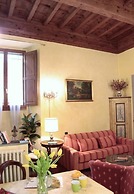 Casa del Vescovo Authentic 1600's apt with Stunning Garden and Rooftop