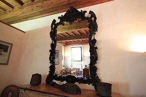 Domus Giorgio Authentic 1600's apt with Stunning Garden and Rooftop