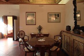 Domus Giorgio Authentic 1600's apt with Stunning Garden and Rooftop