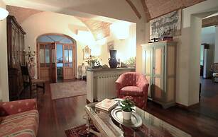 Domus Giorgio Authentic 1600's apt with Stunning Garden and Rooftop