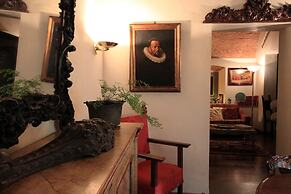 Domus Giorgio Authentic 1600's apt with Stunning Garden and Rooftop