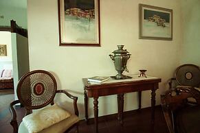 Domus Giorgio Authentic 1600's apt with Stunning Garden and Rooftop